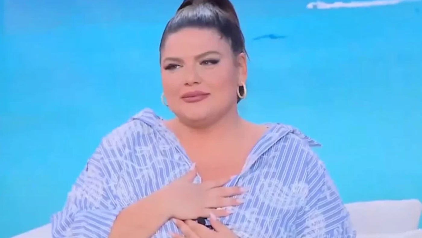 Δανάη Μπάρκα: Στο πίσω κάθισμα του αυτοκινήτου της μετά το κόψιμο της εκπομπής της