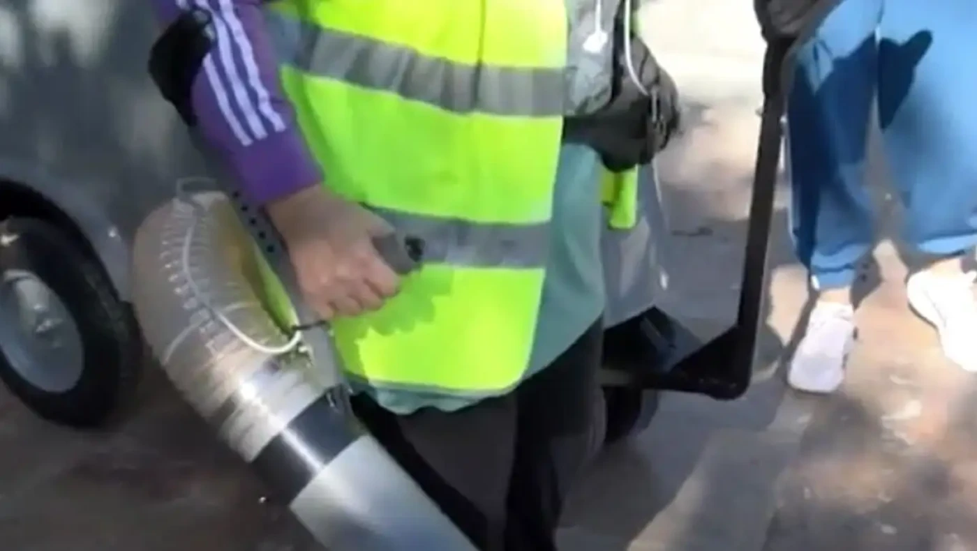 Σέρρες: Οι υπάλληλοι καθαριότητας δεν ήθελαν τα χειραμαξίδια γιατί νόμιζαν ότι έχουν GPS και θα τους εντοπίζουν