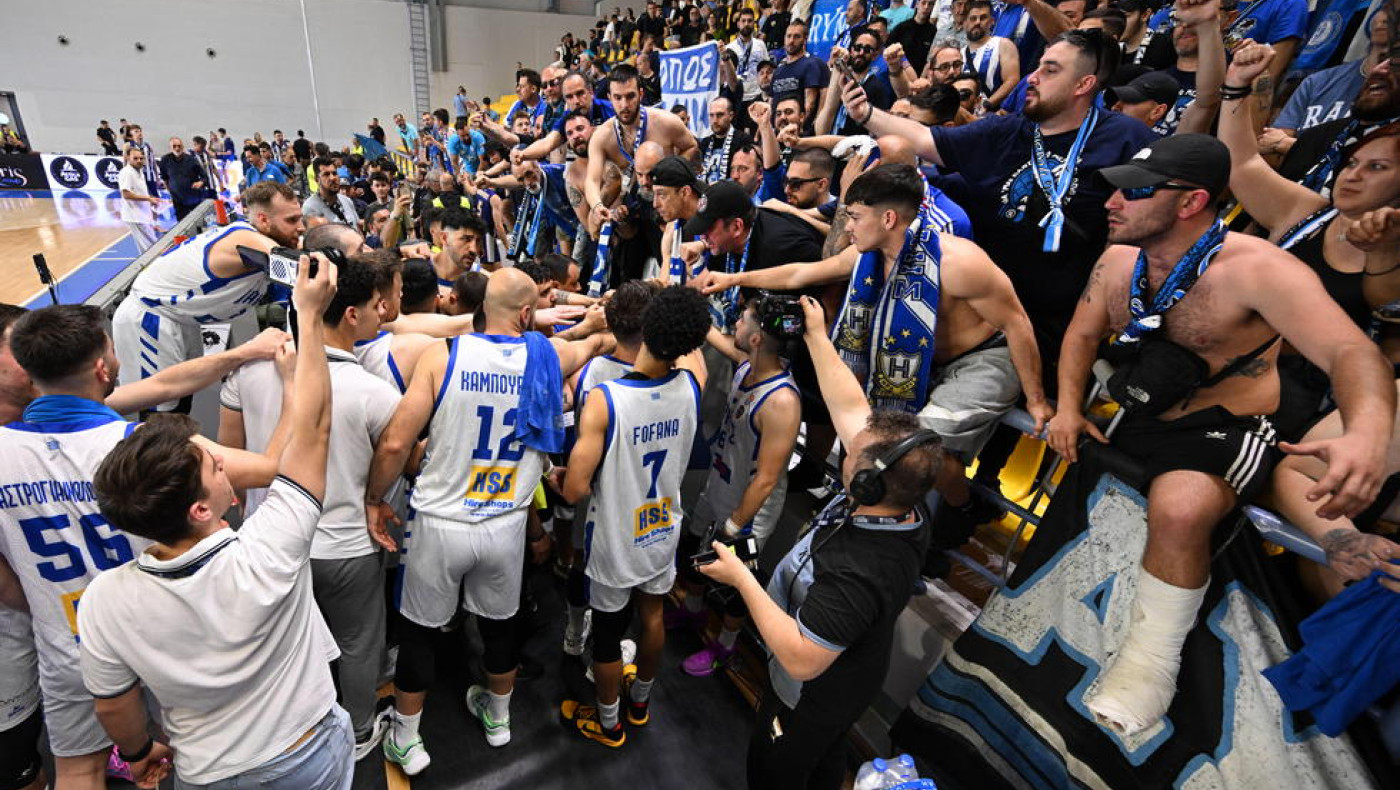 Ηρακλής-Κόροιβος: Η αποθέωση από τον «κυανόλευκο» κόσμο και οι ασκήσεις ηρεμίας του Γιώργου Σιγάλα