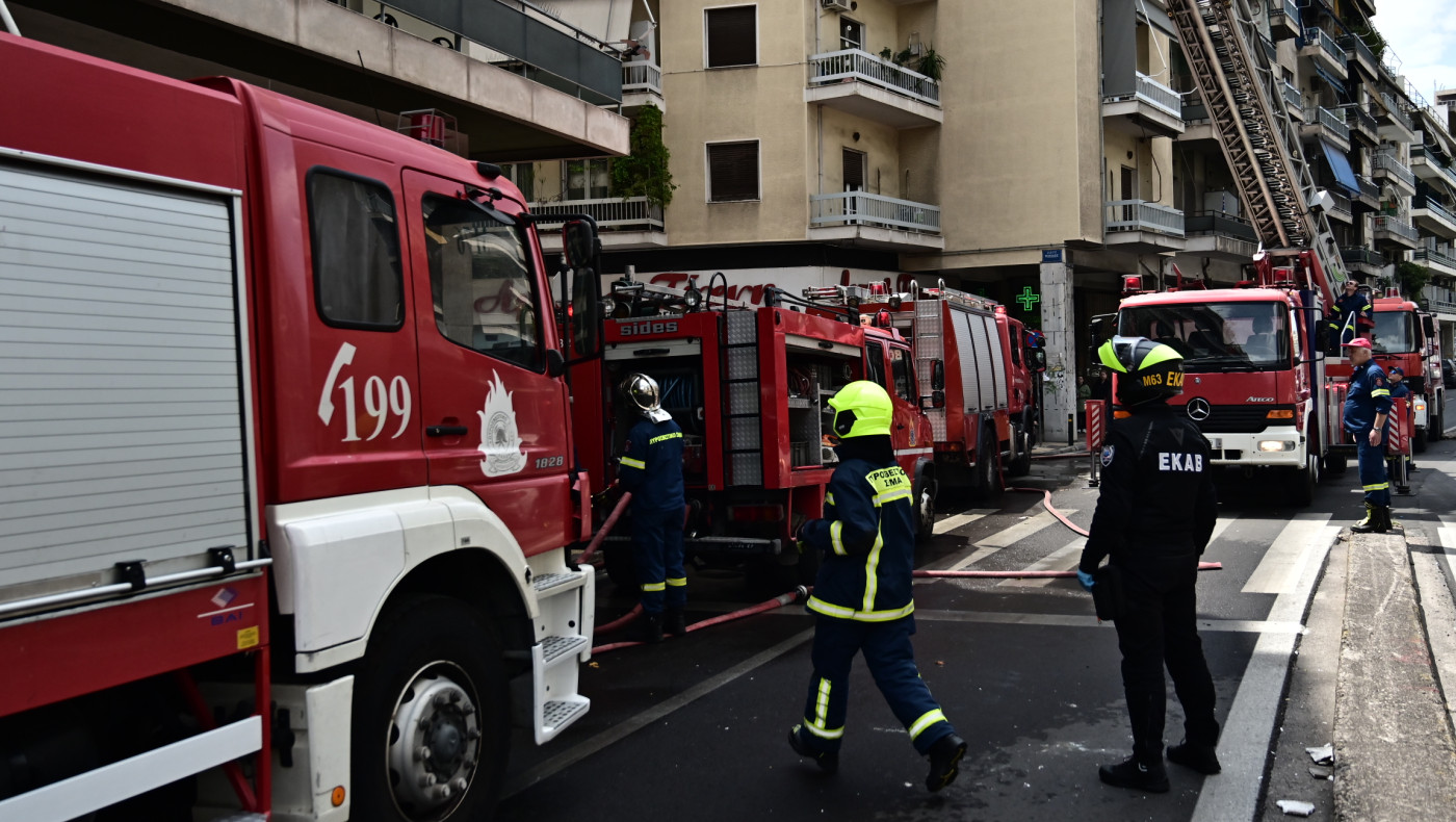 Θεσσαλονίκη: Στις φλόγες εν κινήσει λεωφορείο στο Πανόραμα