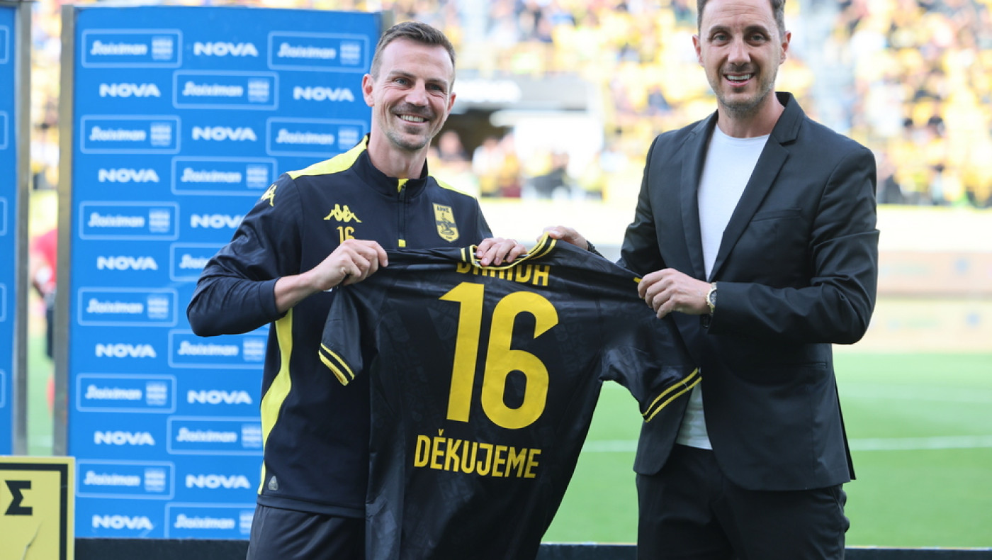 Το «ευχαριστώ» του Άρη στον Νταρίντα: Βράβευση και αποθέωση πριν το ματς με τον Αστέρα