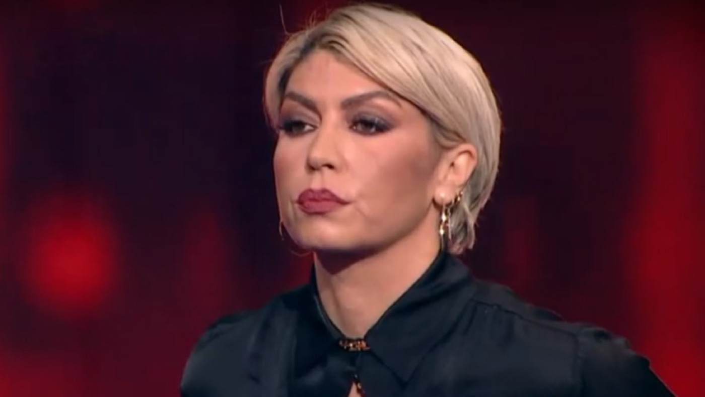 Γυναίκα με τα μαύρα: «Την αγαπάμε τη Λίβερπουλ»