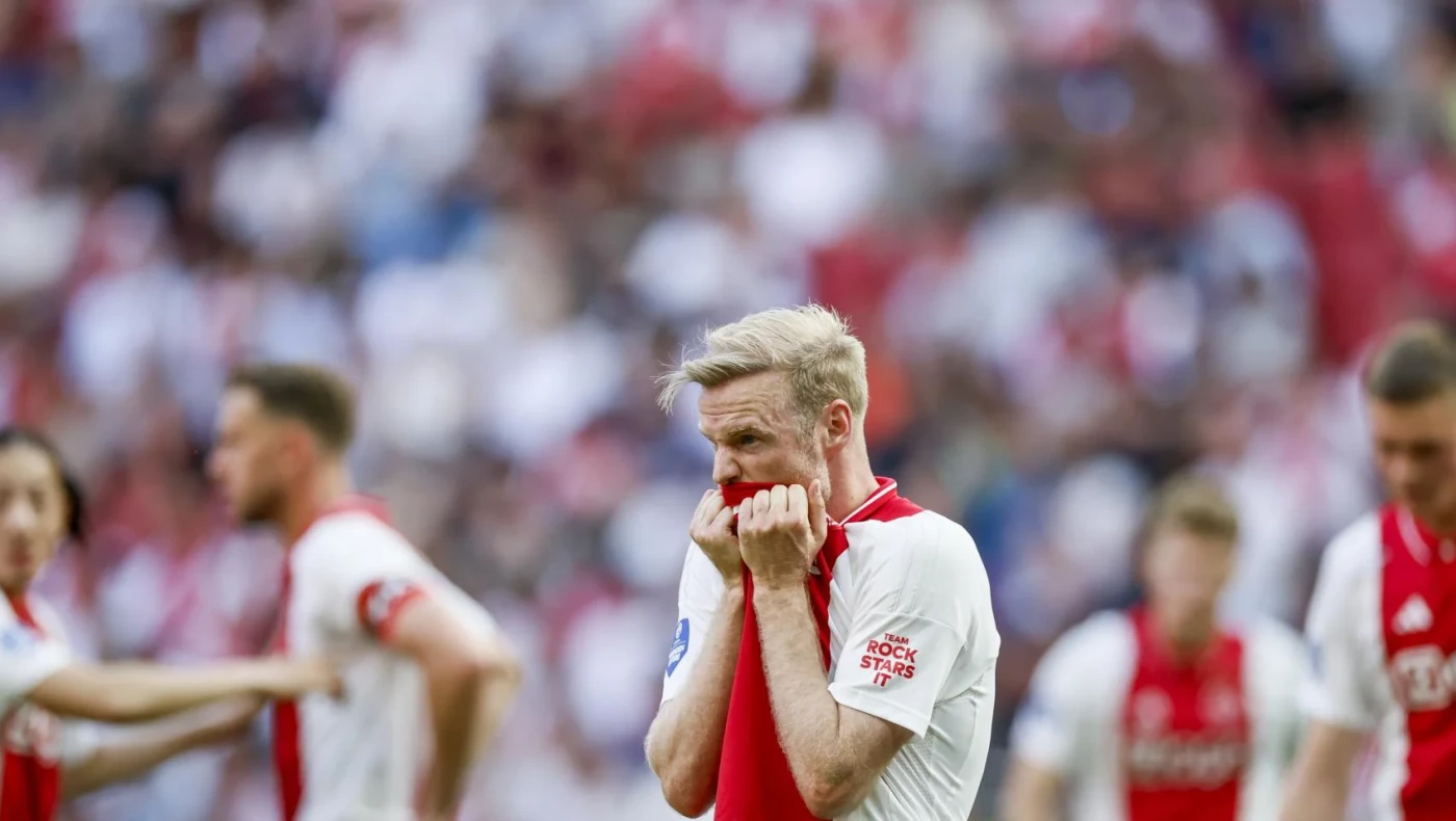 Νέο δώρο από Άγιαξ και ολοταχώς για τον τίτλο η Αϊντχόφεν