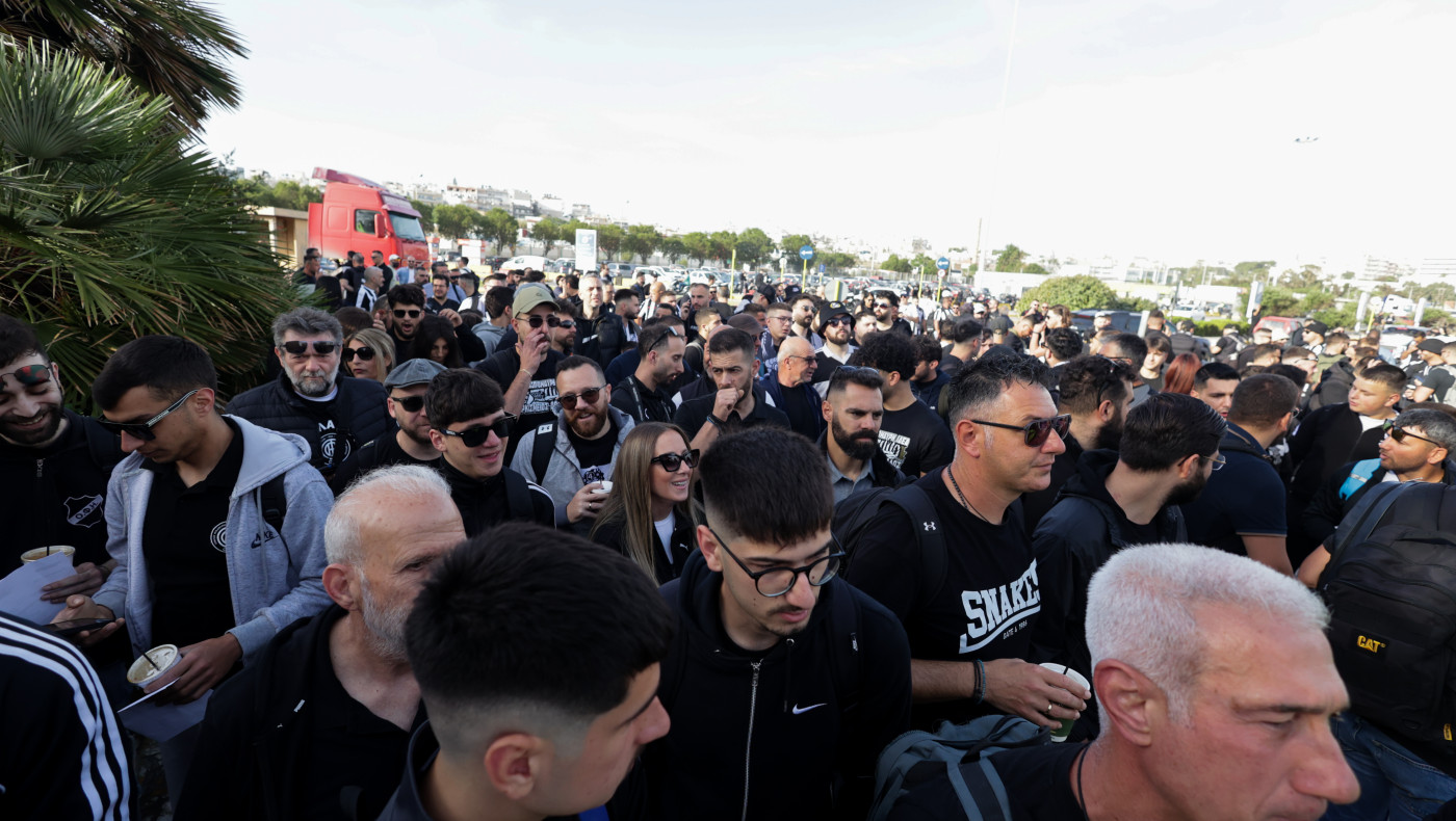 Μικρή ένταση μεταξύ αστυνομίας και οπαδών του ΟΦΗ έξω από το ΟΑΚΑ