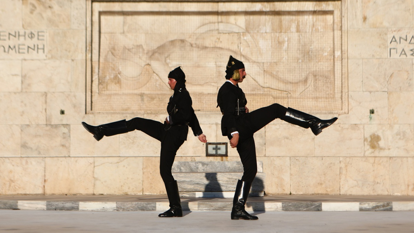 Συγκίνησαν οι Εύζωνες: Φόρεσαν ποντιακές στολές για τη Γενοκτονία