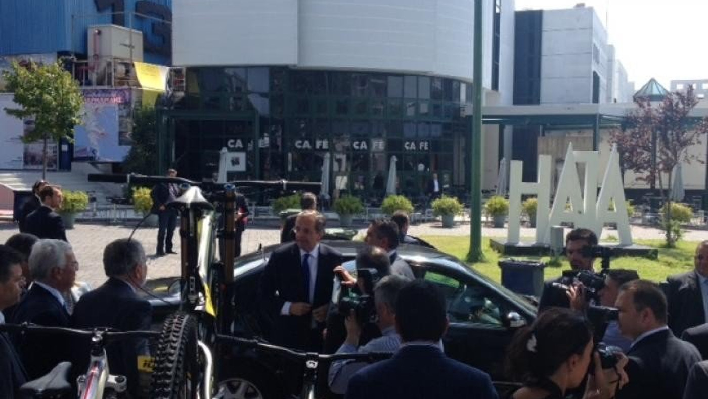 Ομολογιούχος προς Σαμαρά στη ΔΕΘ: Είμαστε στα πρόθυρα της αυτοκτονίας (video)