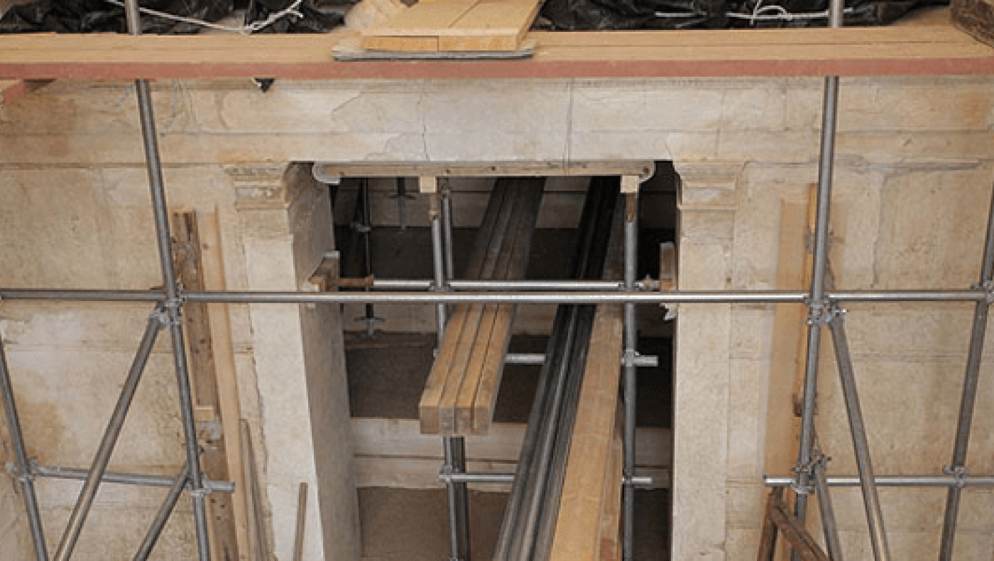 Με στέγαστρα και σκαλωσιές θωρακίζουν την Αμφίπολη από την κακοκαιρία! (video)