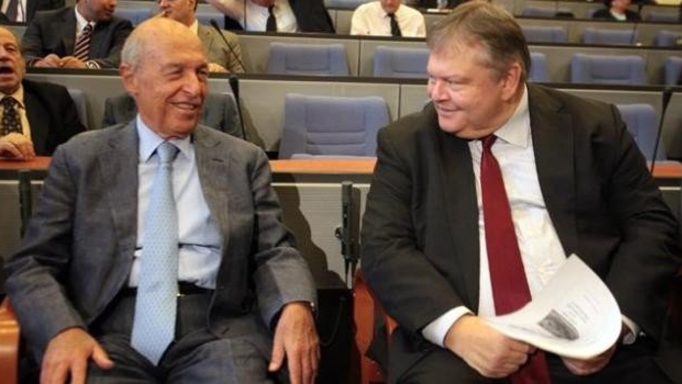 Τη βοήθεια του Σημίτη ζητάει ο Βενιζέλος