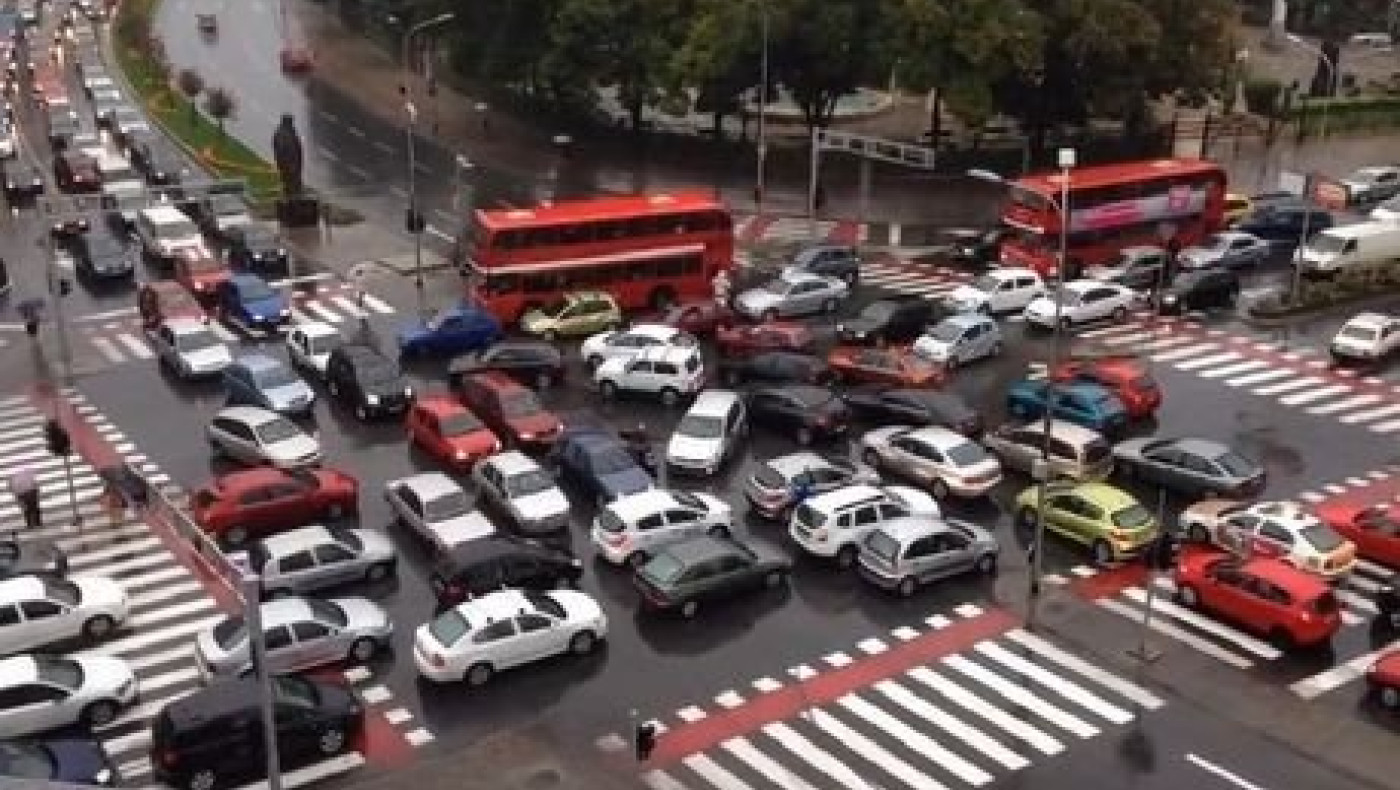 «Τρελό» μποτιλιάρισμα στα Σκόπια! (VIDEO)