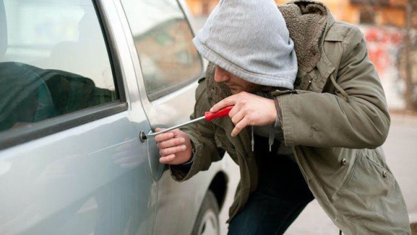 Θεσσαλονίκη: Του έκλεψαν ό,τι είχε στο αυτοκίνητό του, ενώ ψώνιζε