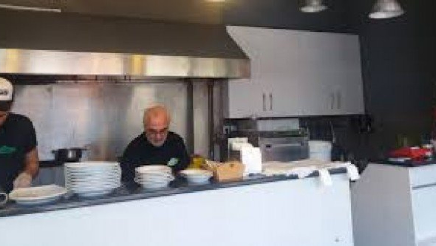 Ο...  σουβλατζής σωσίας του Σαββίδη  πήγε στην Τατιάνα! (vid)