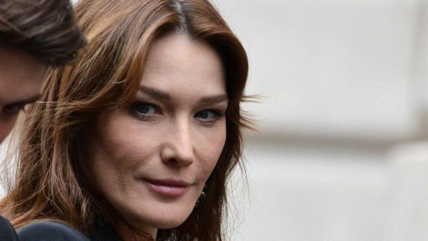 Κάρλα Μπρούνι: Έξοδος χωρίς τον Σαρκοζί και με πανύψηλο τακούνι (ΦΩΤΟ)