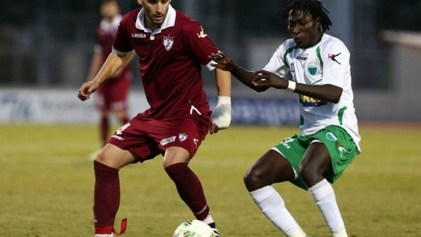 Όρθια στη Βοιωτία                           η Λάρισα