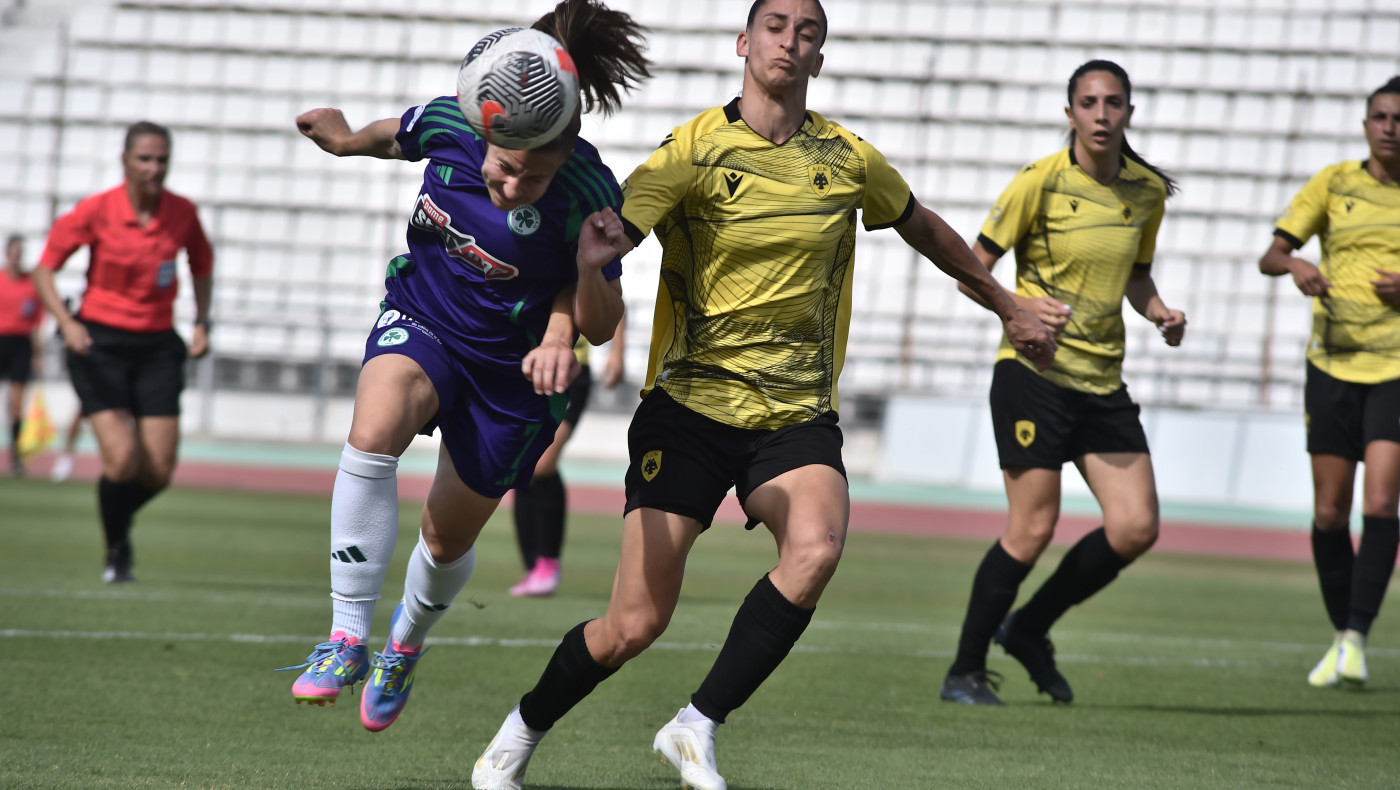 Άδειες κερκίδες γεμάτες ντροπή. Η ΕΠΟ και η Πολιτεία «τιμωρούν» το γυναικείο ποδόσφαιρο