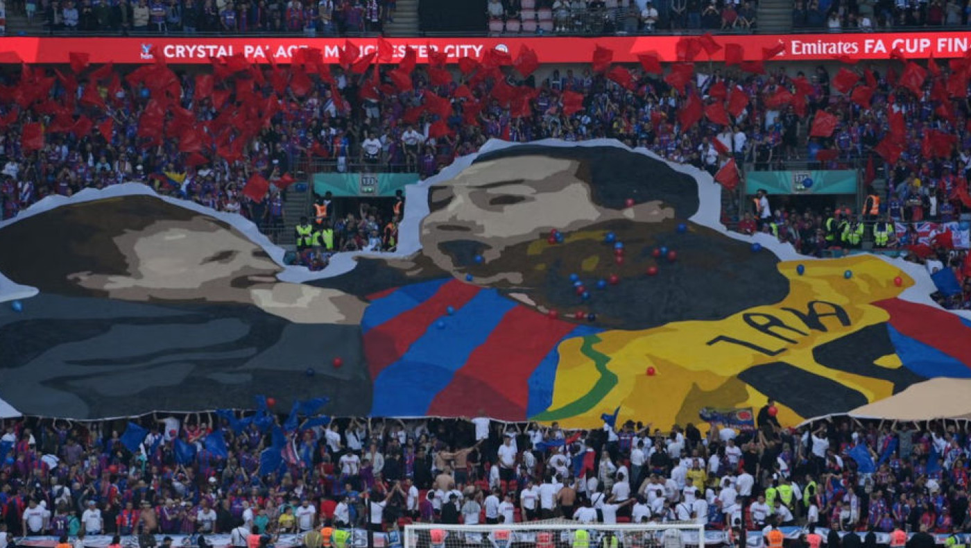 Από τους οπαδούς για τους οπαδούς: Η ιστορία πίσω από το συγκλονιστικό πανό της Κρίσταλ Πάλας