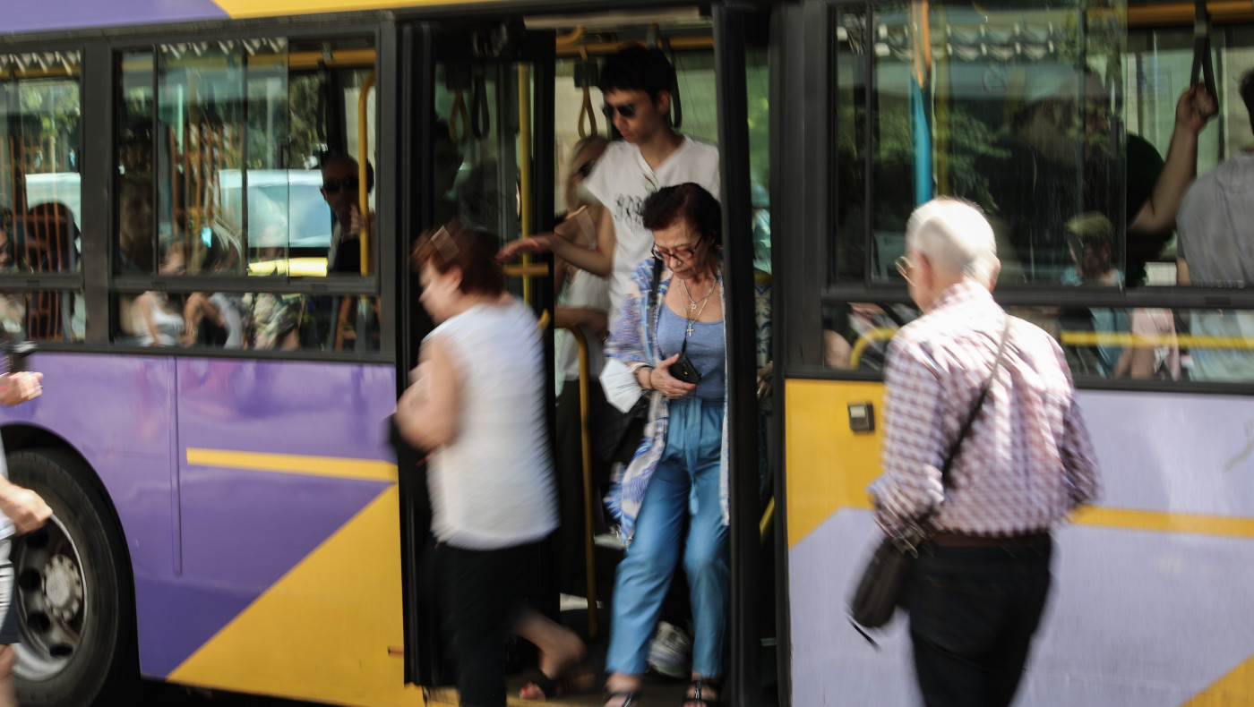 Οδηγός δεν σταματούσε σε στάσεις γιατί... ήταν χαλασμένα τα κουμπιά!