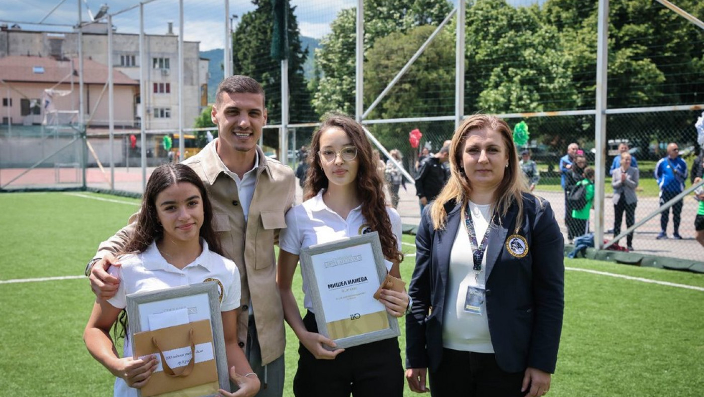 Ο Ντεσπόντοφ έδωσε τις υποτροφίες του στην Κρέσνα! (pics)