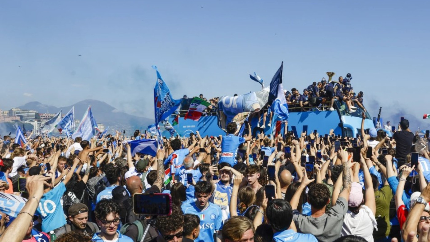 Νάπολι: Στους δρόμους 200.000 κόσμος για το καμάρι της πόλης