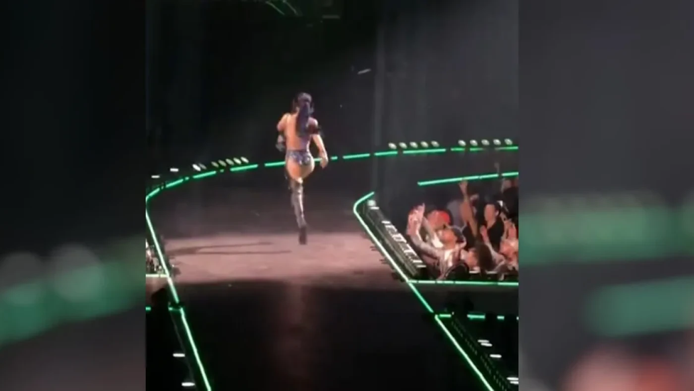 Το σέξι ατύχημα της Κέιτι Πέρι: Έσπασε το σουτιέν της την ώρα της συναυλίας