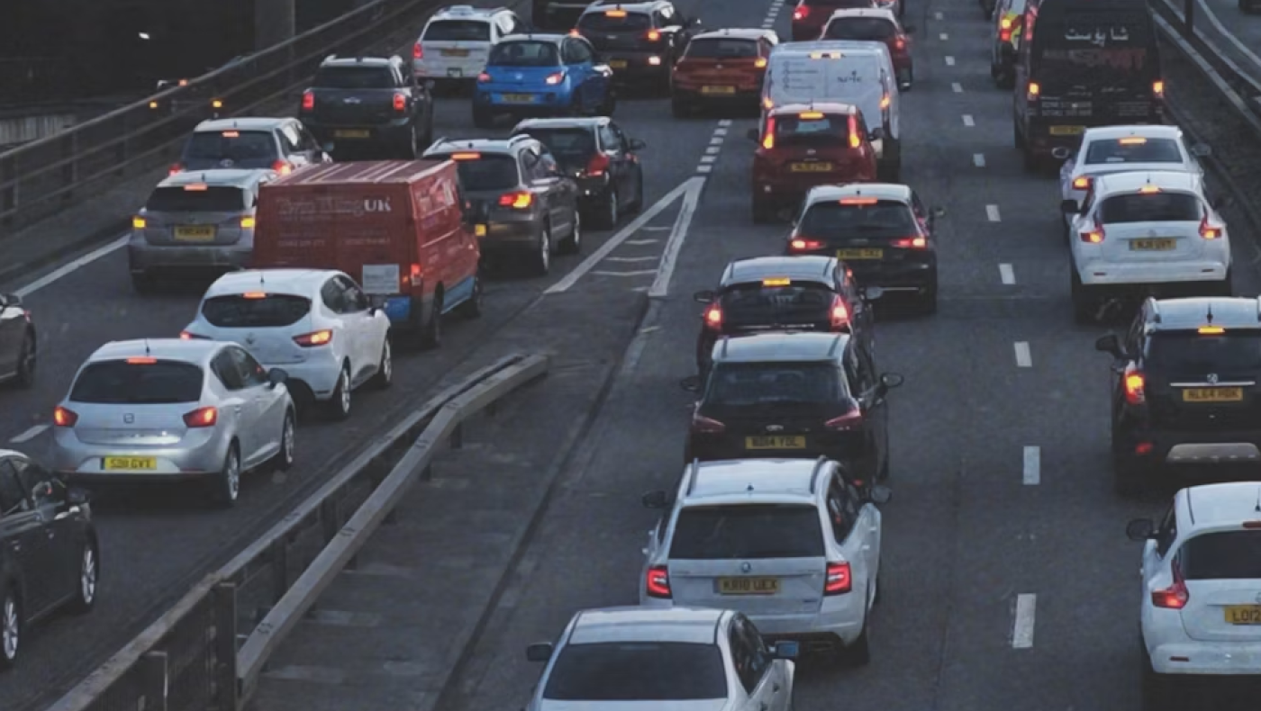 Carpooling: Ποια είναι η νέα τάση που αλλάζει την οδική σήμανση