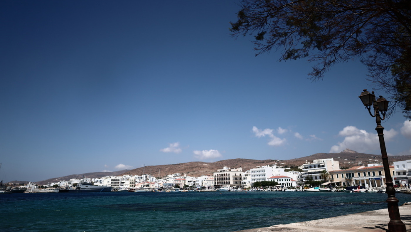 Αναστάτωση στην Τήνο: Πλοίο προσέκρουσε στον προβλήτα του λιμανιού