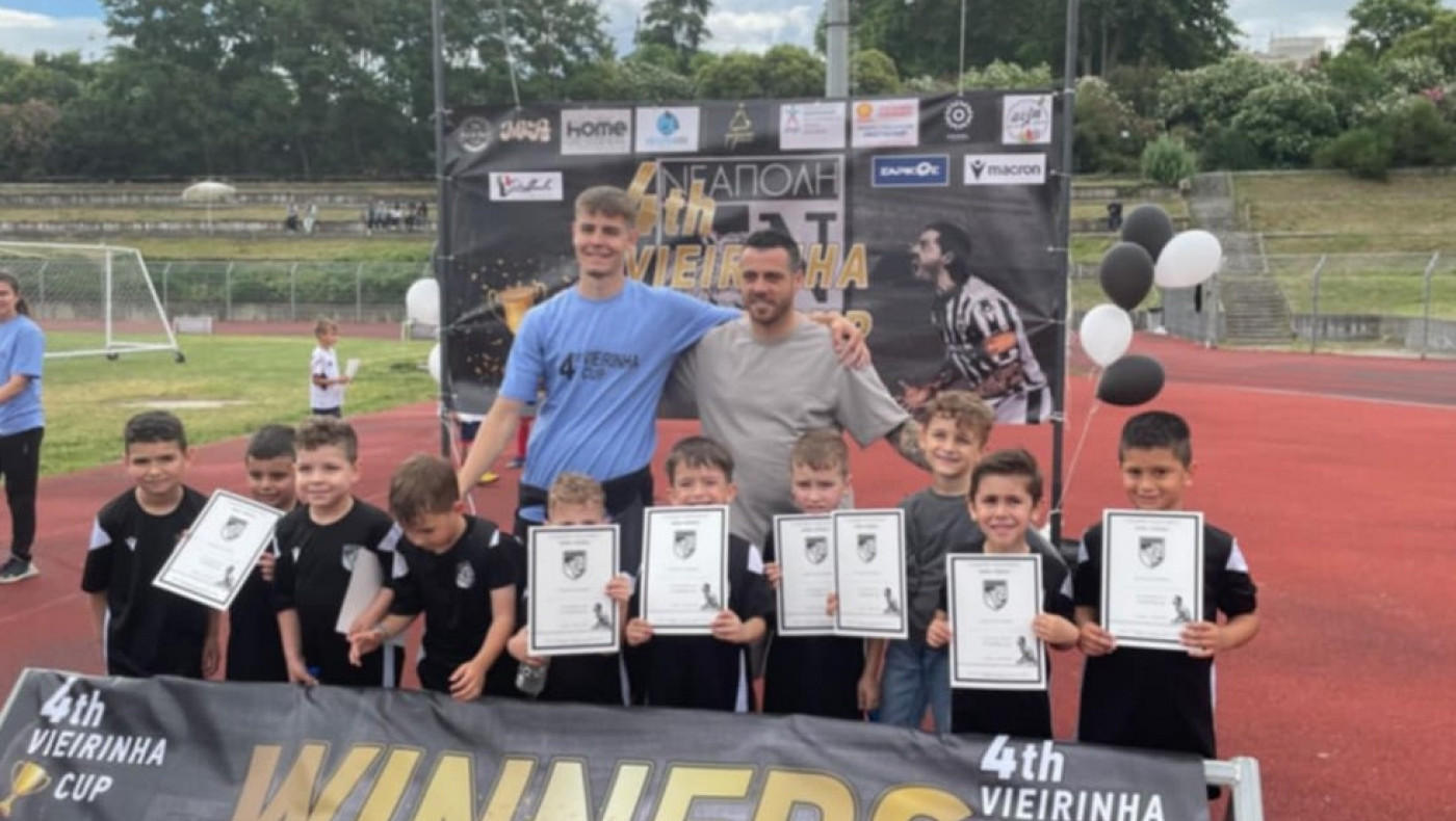 ΠΑΟΚ: Ο Βιεϊρίνια έγινε ένα με τα παιδιά στη Νεάπολη