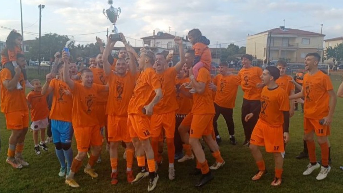 Εγκαίνια ανακατασκευής τάπητα στο Μεσημέρι και βράβευση της Νίκης για την άνοδο