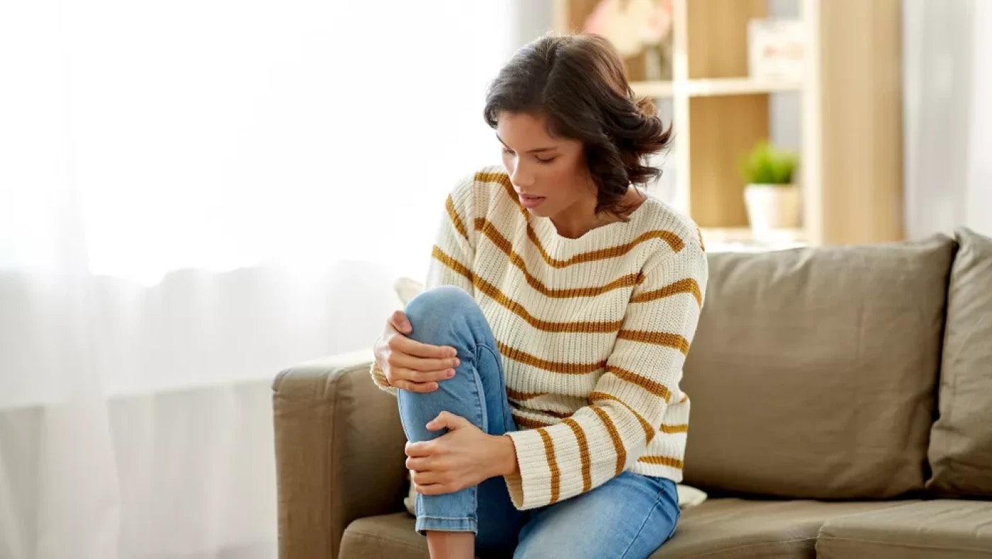 Οστεοαρθρίτιδα γόνατος: Η ανακούφιση του πόνου ξεκινά από το κεφάλι