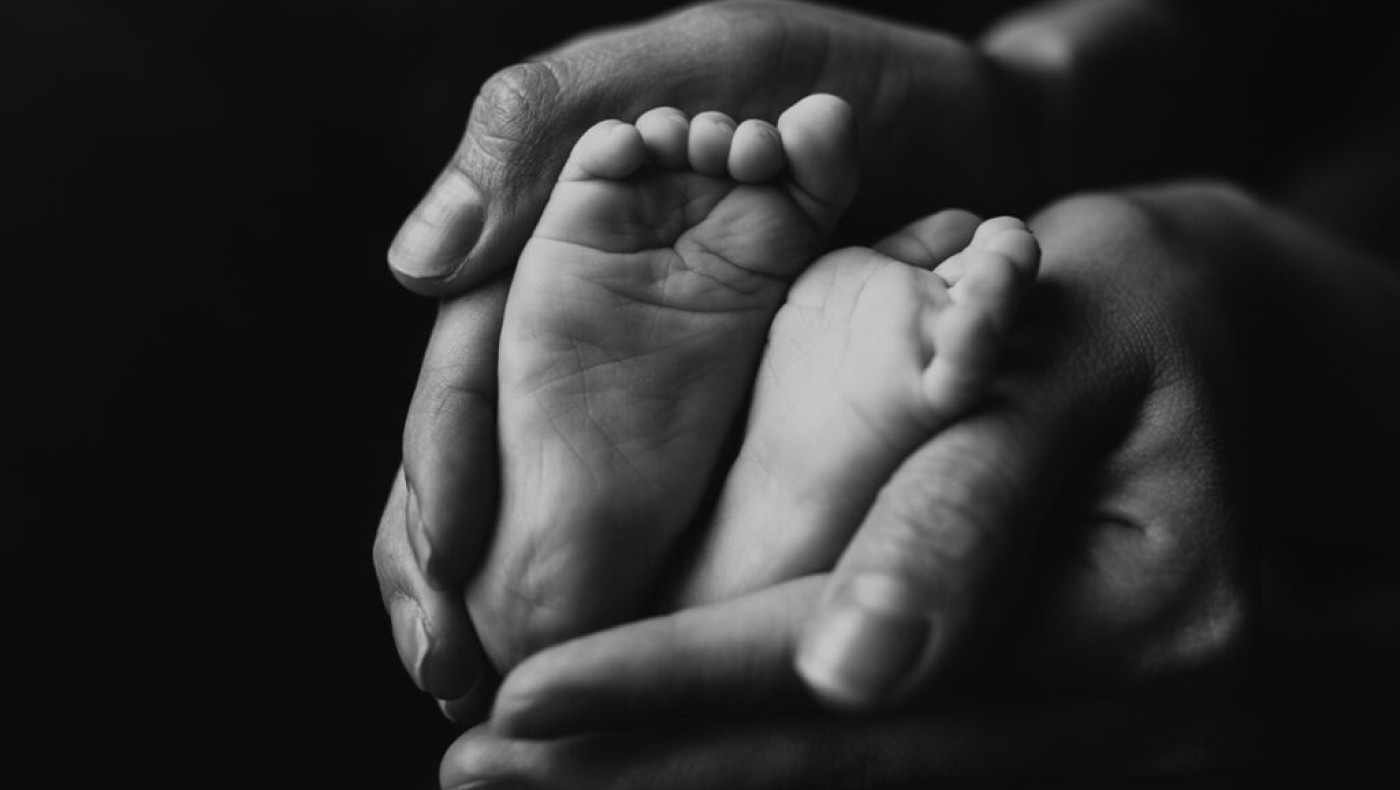 Θεσσαλονίκη: «Αγνοούνται» οι γονείς που κλείδωσαν το μωρό τους στο μπαλκόνι