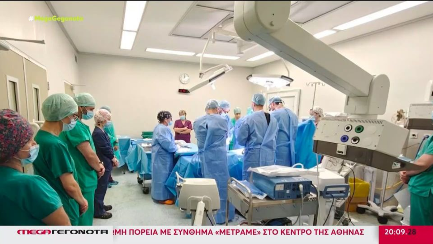 Πάτρα: Ακίνητοι και με κατεβασμένο το κεφάλι μπροστά στον 14χρονο οι γιατροί