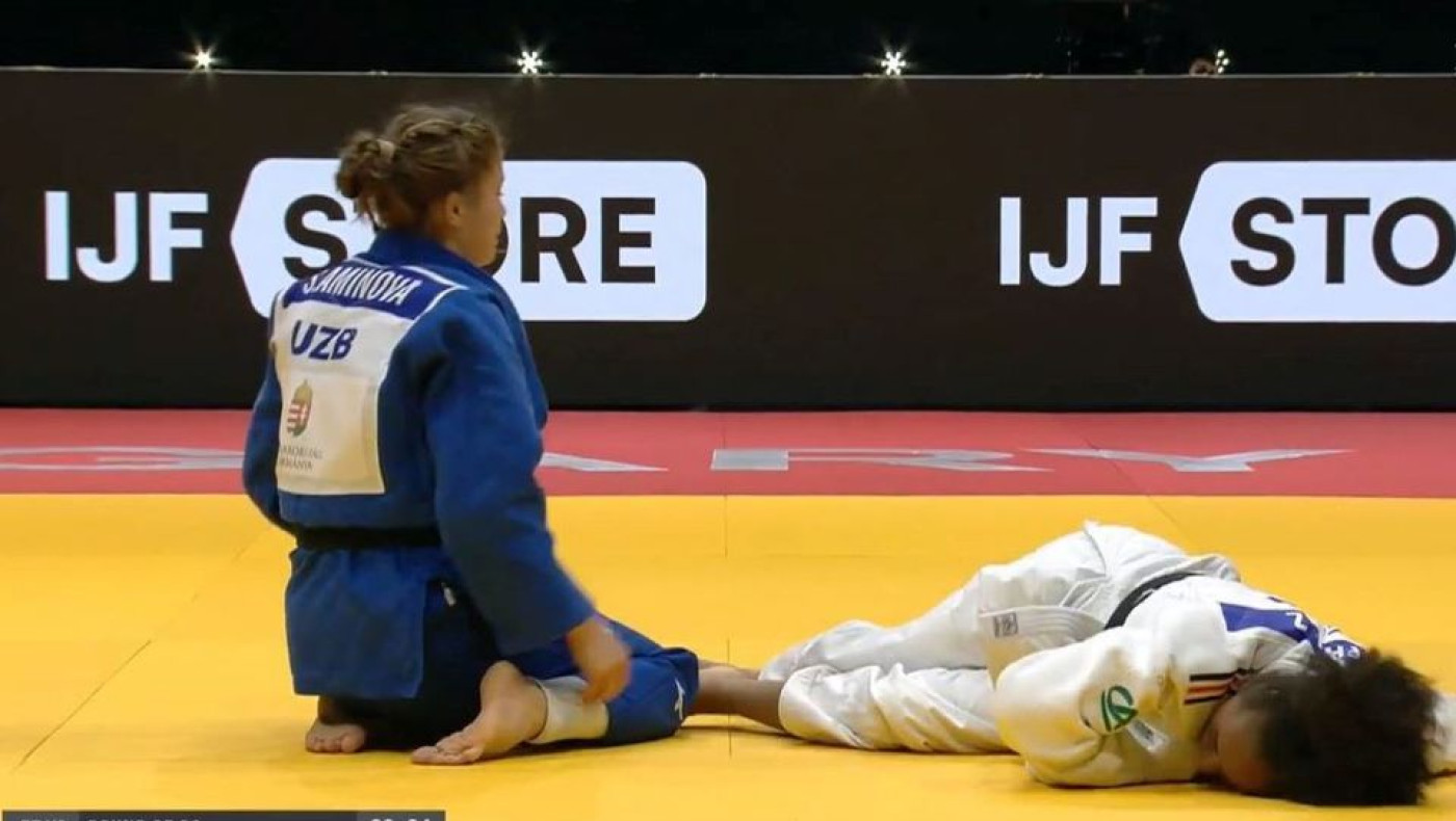 Βίντεο-ΣΟΚ: Αθλήτρια τζούντο καταρρέει μετά από «λαβή στραγγαλισμού»