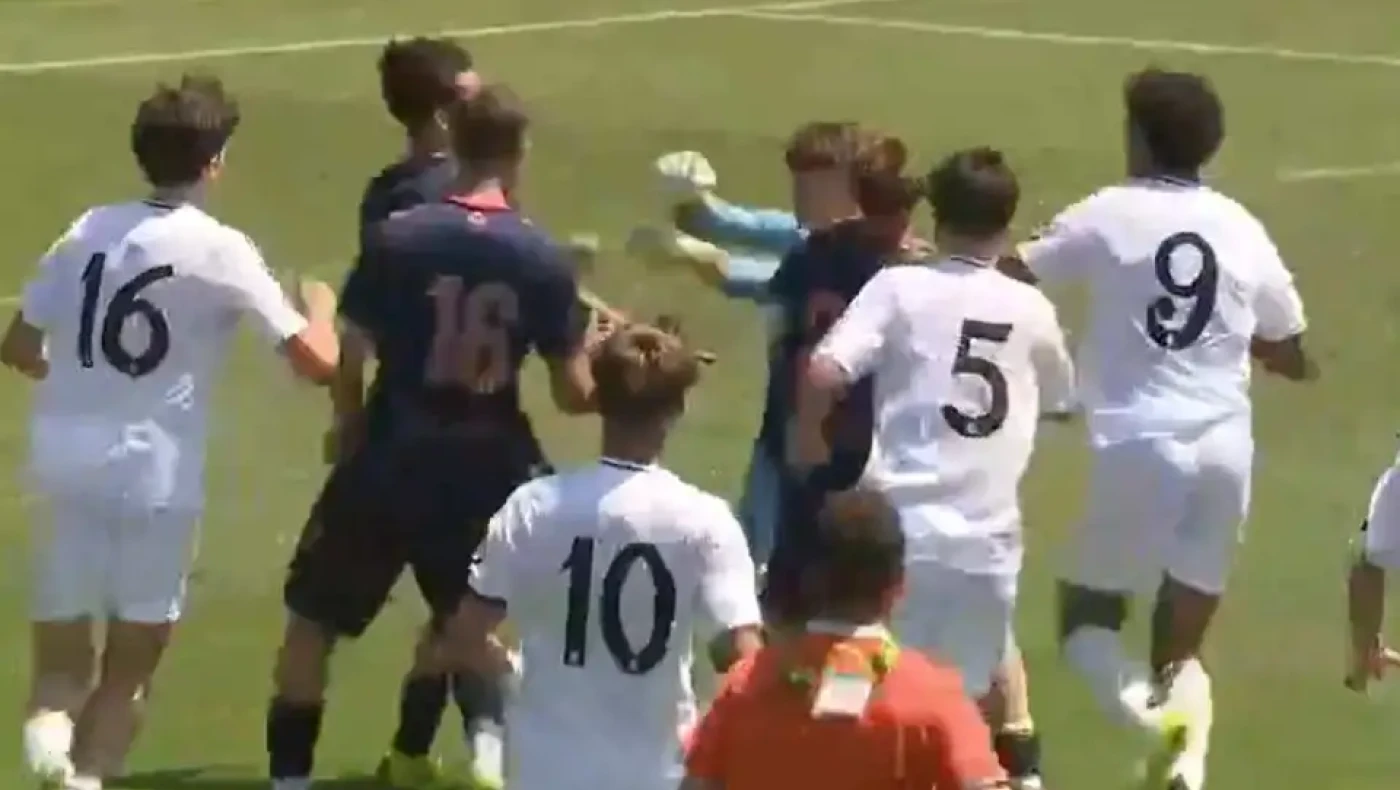 Αδιανόητο ξύλο στον αγώνα Ρεάλ-Θέλτα U16