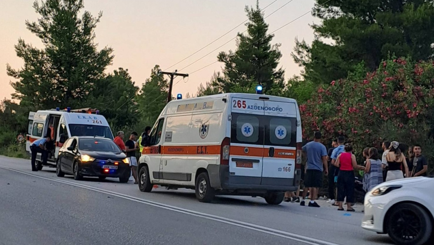 Χαλκιδική: Κακουργηματική δίωξη στον 19χρονο-Οδηγούσε χωρίς δίπλωμα και «καρφώθηκε» σε στάση ΚΤΕΛ