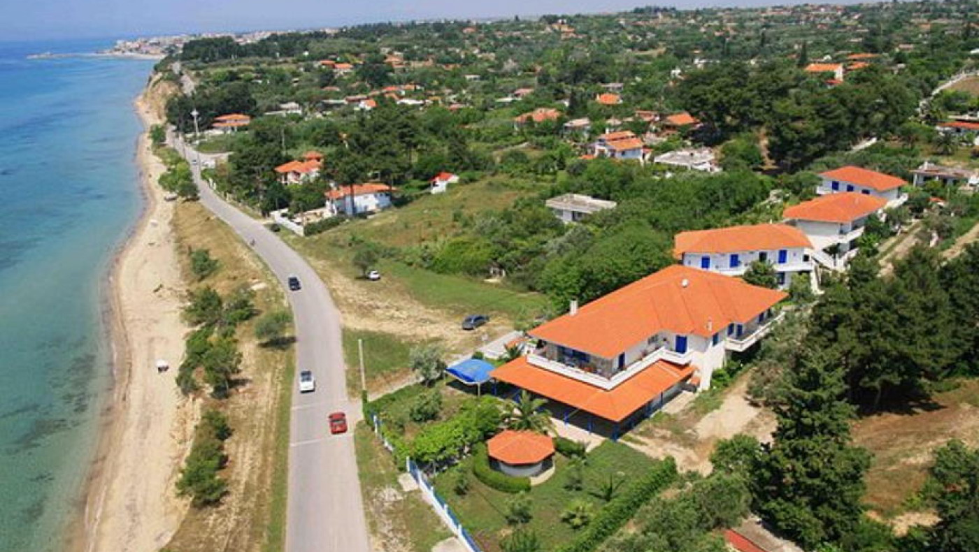 Χαλκιδική: Ξεπουλιέται η πρώτη ζώνη – Πωλείται κάθε 2ο σπίτι, Airbnb και επενδυτές παντού