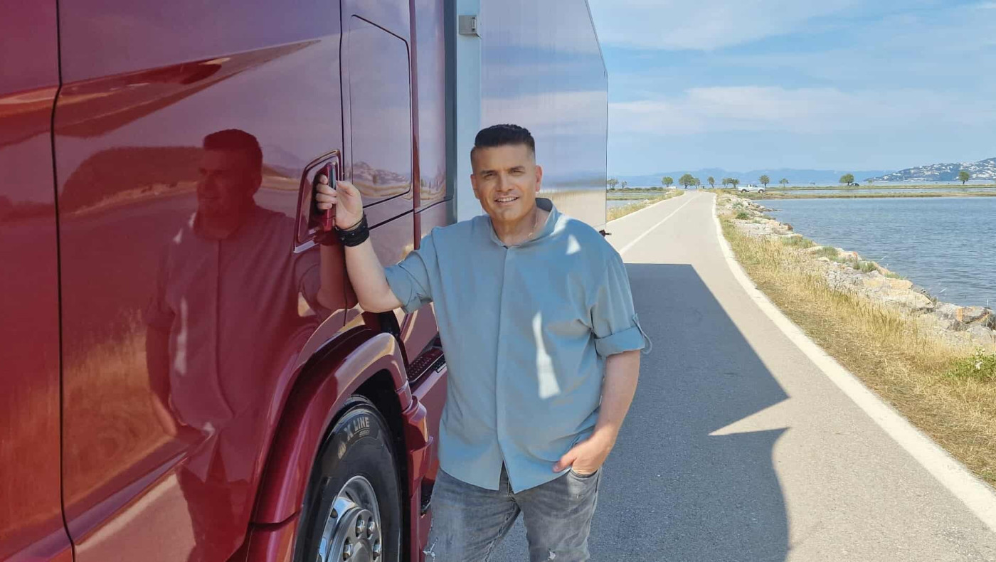 Γιάννης Καψάλης: Επέστρεψε δυναμικά με νέα χορευτική επιτυχία!