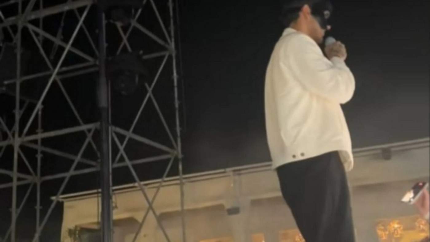 Ατύχημα για γνωστό τράπερ: Έπεσε από τη σκηνή την ώρα του live