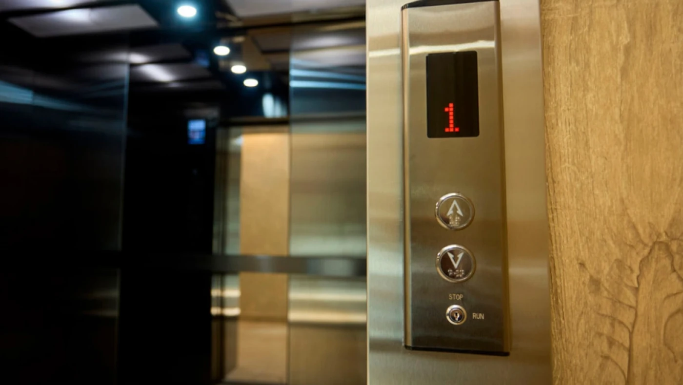 Υπουργείο Ανάπτυξης: Ανοίγει αρχές Ιουλίου η πλατφόρμα απογραφής των ανελκυστήρων