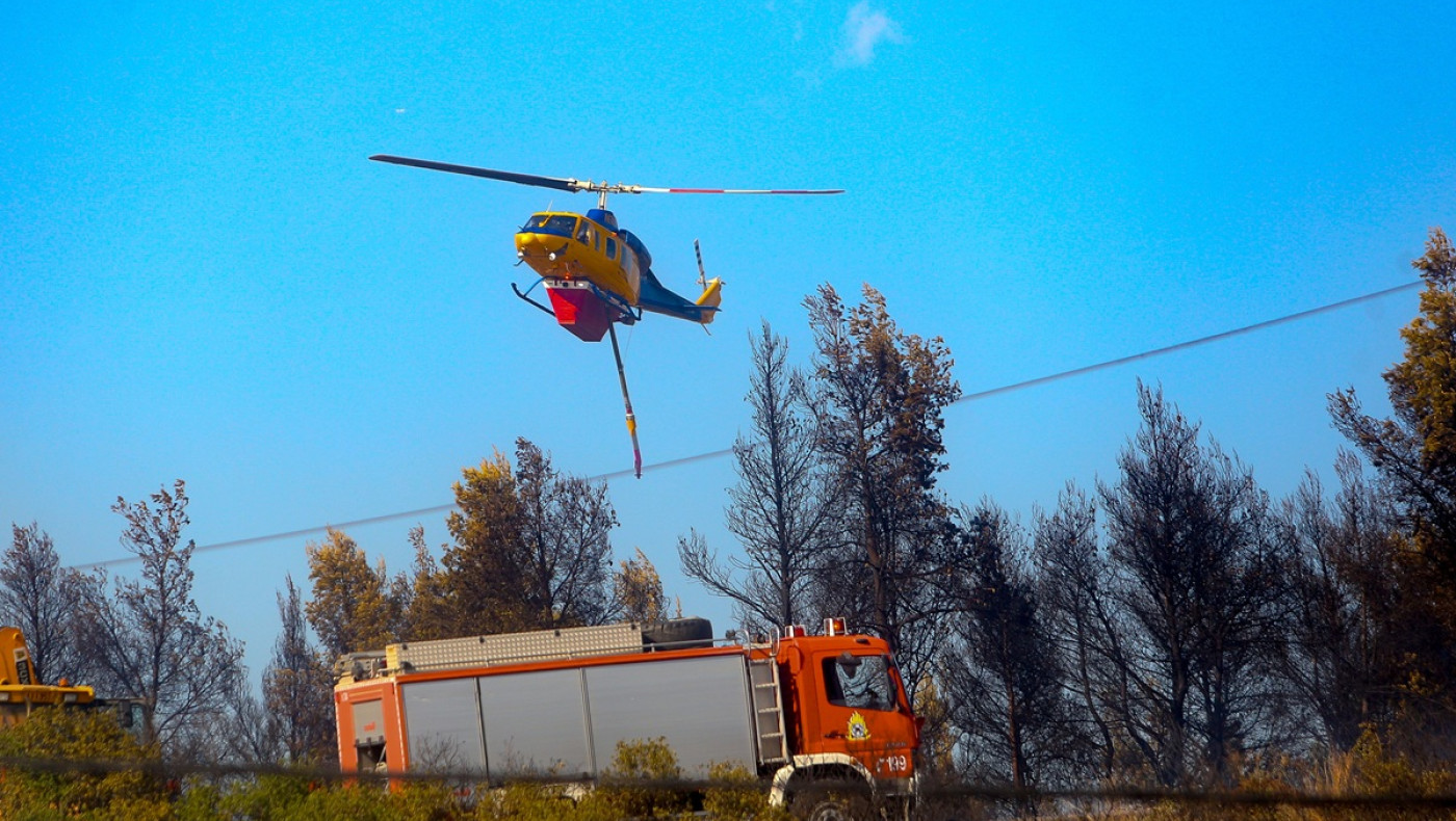 Θεσσαλονίκη: Φωτιά στον οικισμό Τσαΐρια στην Περαία-Στη μάχη κατάσβεσης και ελικόπτερο