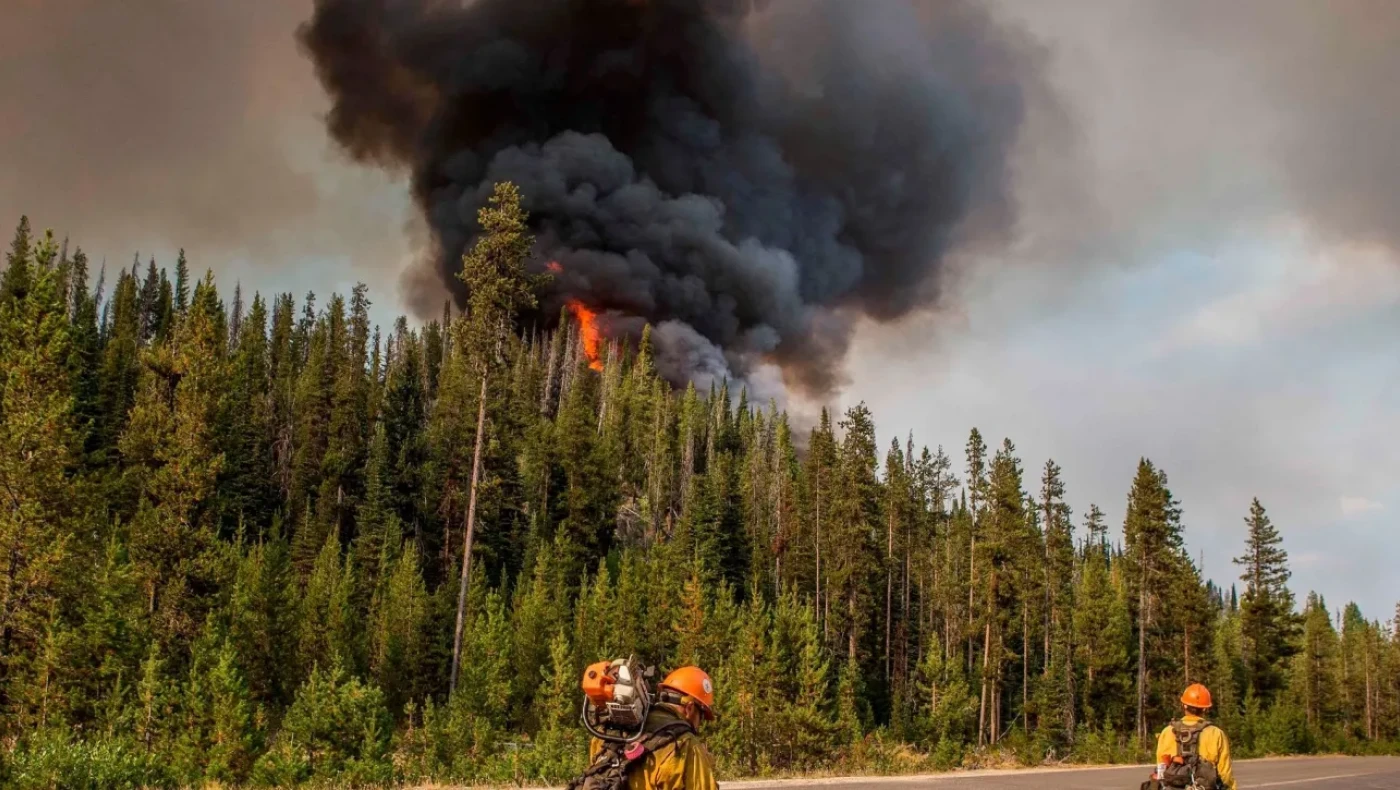 Επίδομα επικίνδυνης εργασίας στους... υπαλλήλους της Βουλής - Αντέδρασαν οι εποχικοί πυροσβέστες