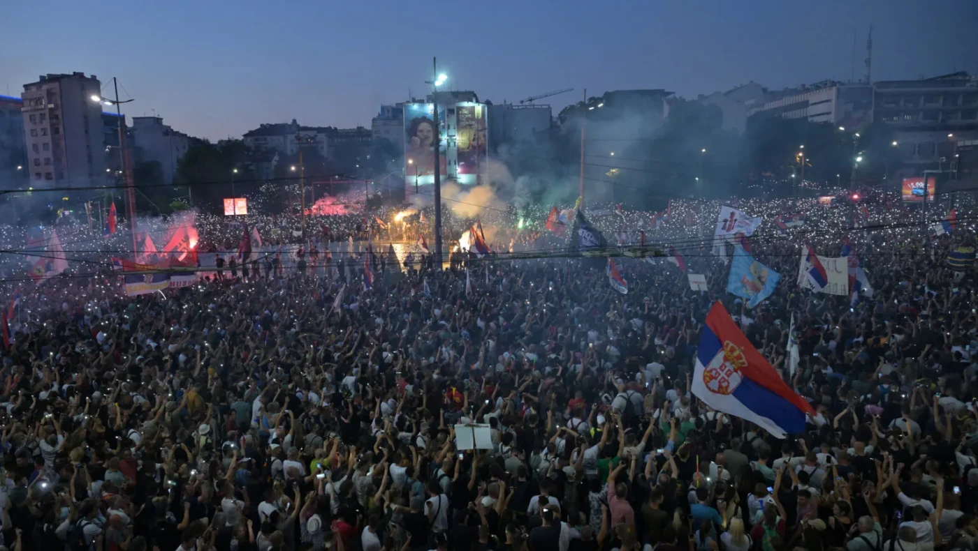 Οργή λαού στη Σερβία: 140.000 διαδηλωτές απαίτησαν εκλογές