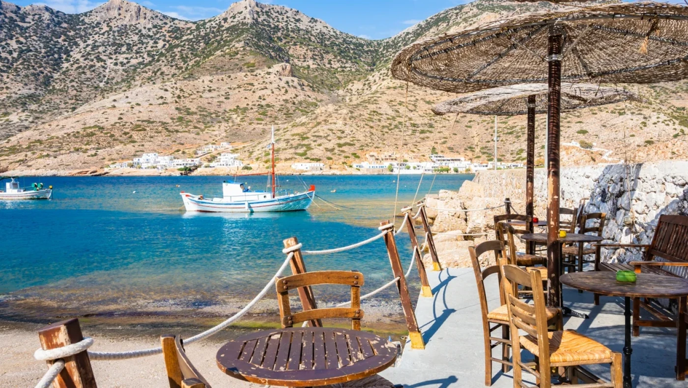 Το ελληνικό νησί ιδανικό για οικογένειες που εκθειάζουν διεθνή ΜΜΕ