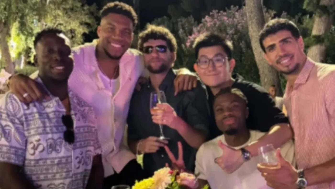 Ρίτσαρντ Χσιάο: Παρέα με Γιάννη και Κώστα Αντετοκούνμπο σε βραδινή έξοδο!