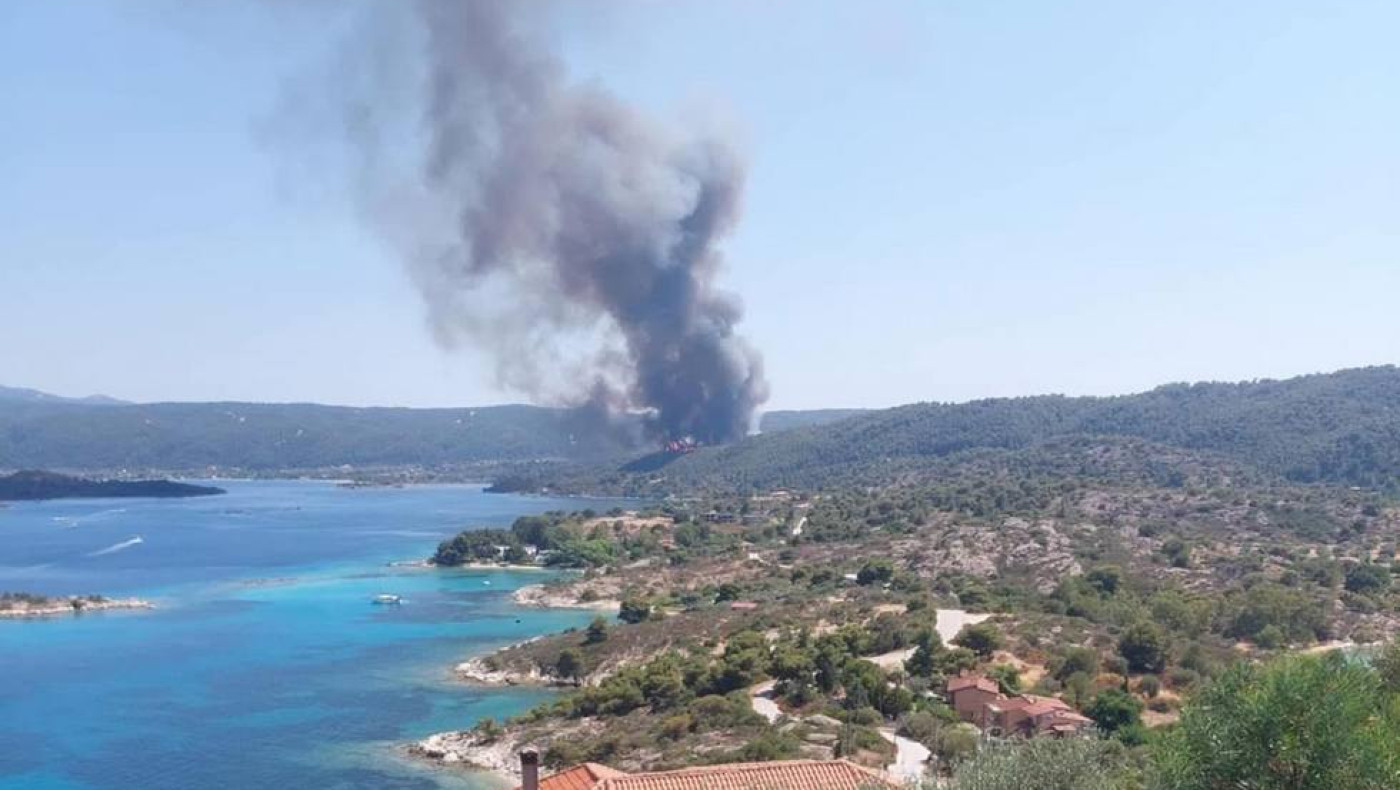 Χαλκιδική: Φωτιά σε δασική έκταση στη Βουρβουρού-Εστάλη μήνυμα από το 112