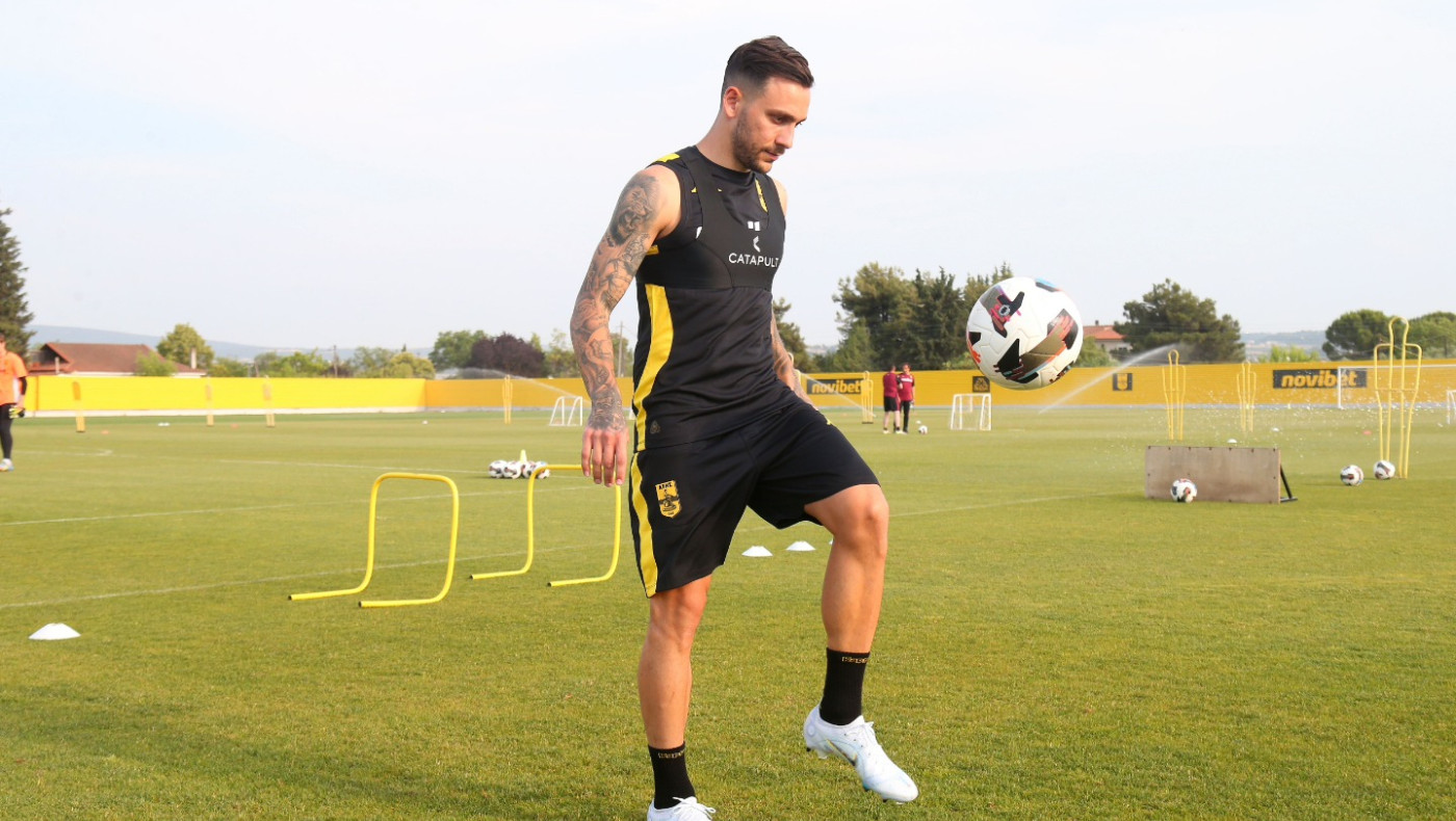 Νέος πονοκέφαλος για Χιμένεθ: Με ενοχλήσεις αποχώρησε ο Τάσος Δώνης