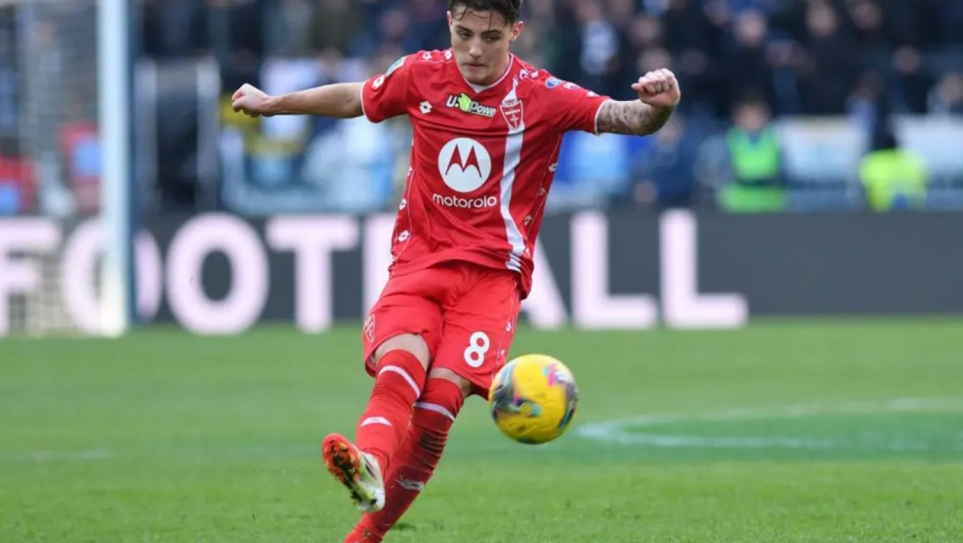 Πολωνικό ΜΜΕ: «Η Βαλένθια έτοιμη να αγοράσει τα δικαιώματα του Ουρμπάνσκι»