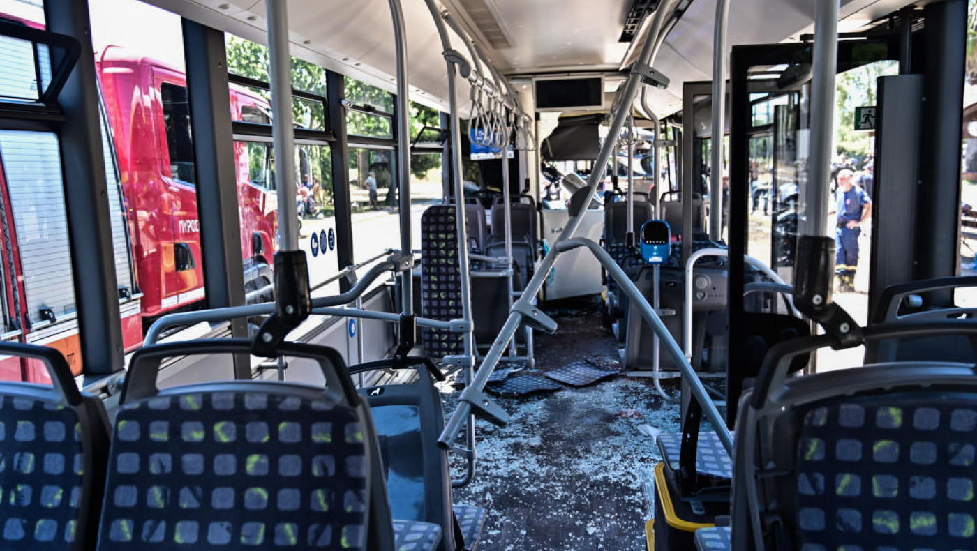 Βούλα-Η στιγμή της σύγκρουσης των δύο λεωφορείων: Στιγμές πανικού και ουρλιαχτά