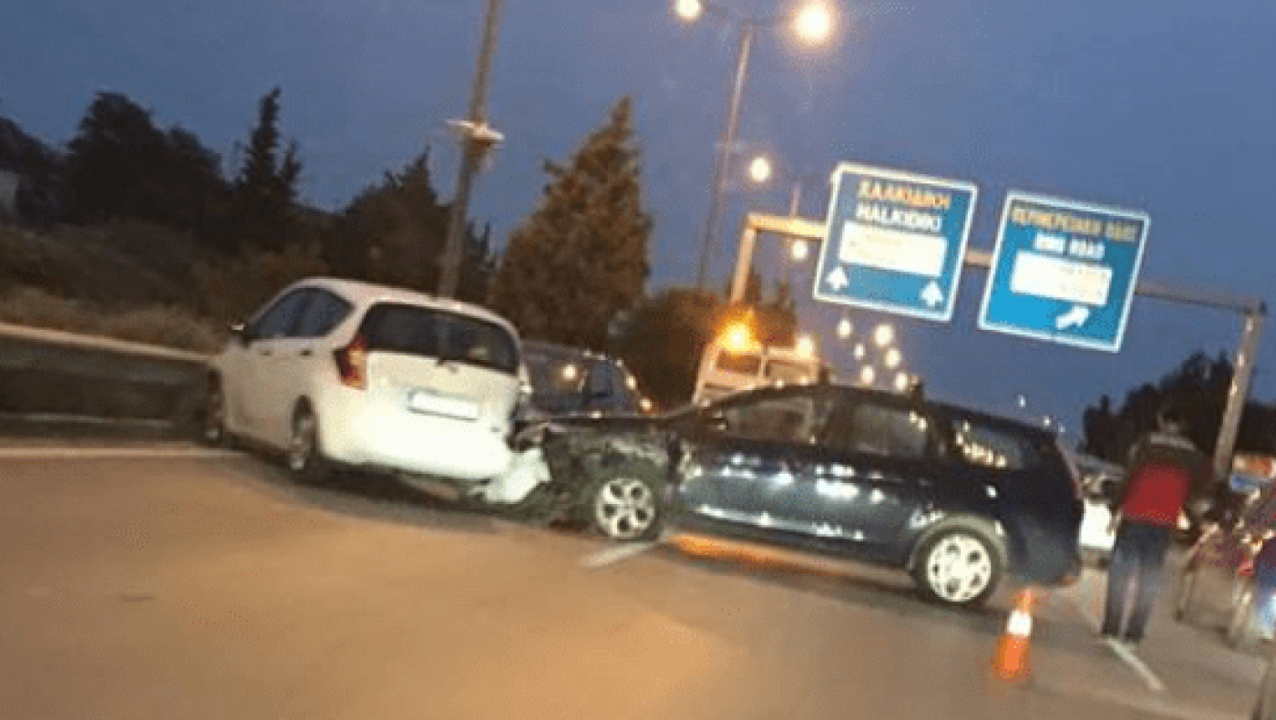 ΕΚΤΑΚΤΟ: Τροχαίο στην Ε.Ο Θεσσαλονίκης-Μουδανίων - Μία τραυματίας