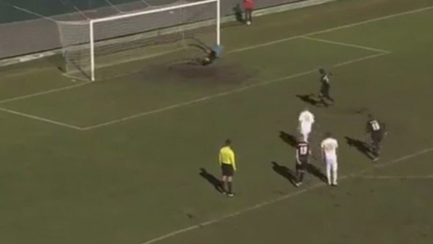 Ευστόχησε στο πέναλτι όμως ο διαιτητής ΔΕΝ μέτρησε το γκολ (vid)