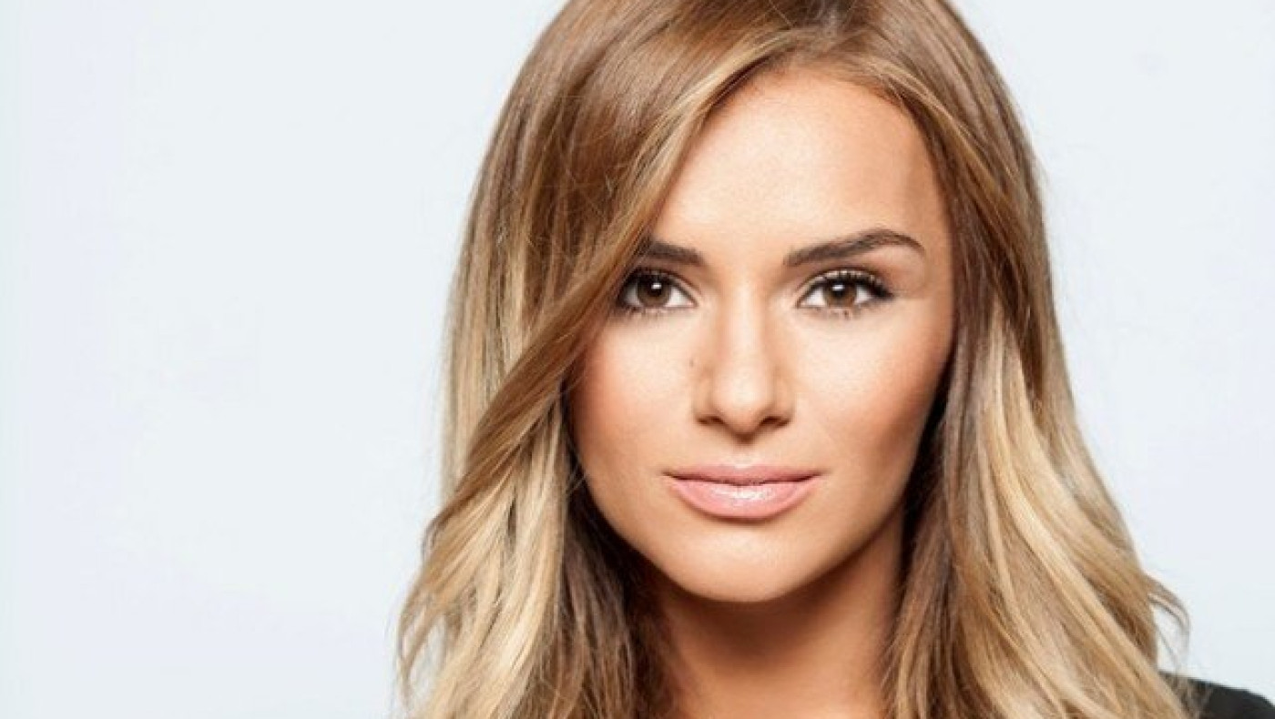 Το σέξι  ατύχημα της Ελένης  Τσολάκη on air   (ΒΙΝΤΕΟ)