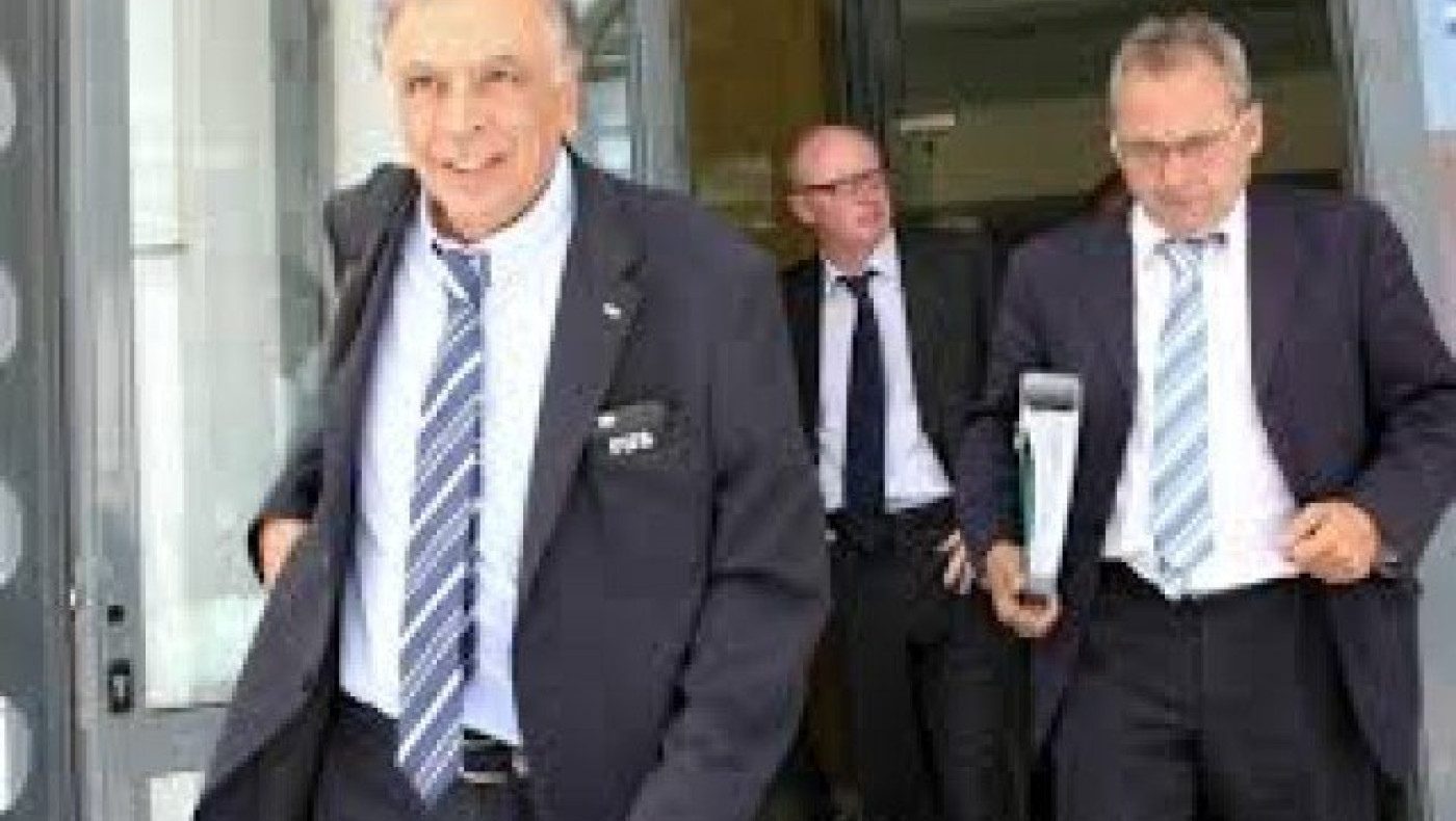 Μία απόφαση,                         πολύ παρασκήνιο